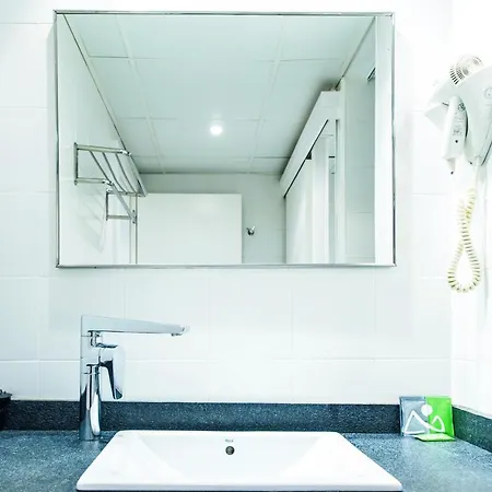 ホテル Campus Cerdanya 3*