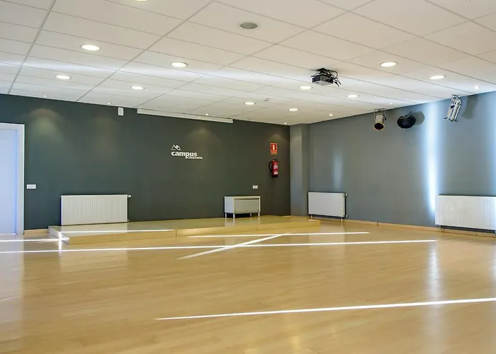 فندق Campus Cerdanya 3*